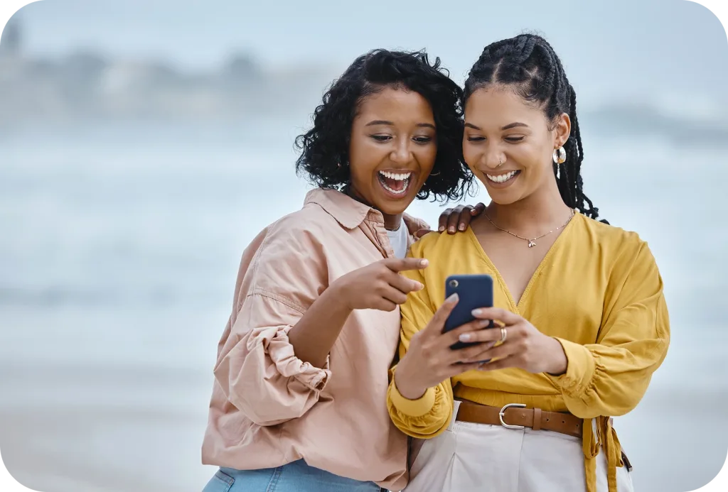 two girls whit a smartphone